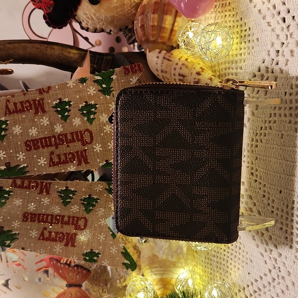 Michael Kors Brown & Gold Short Wallet - Picture 2 of 10